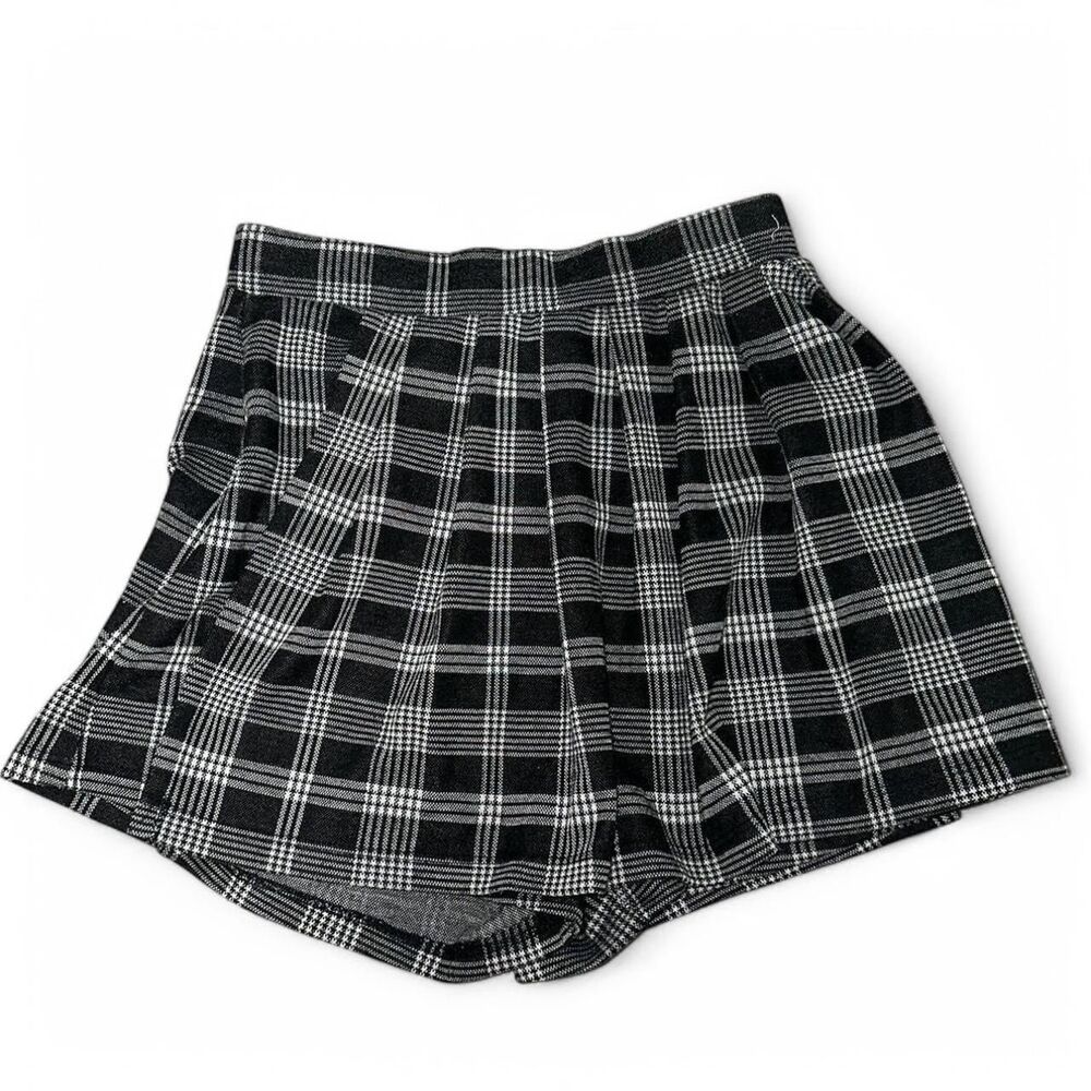 checkered skirt